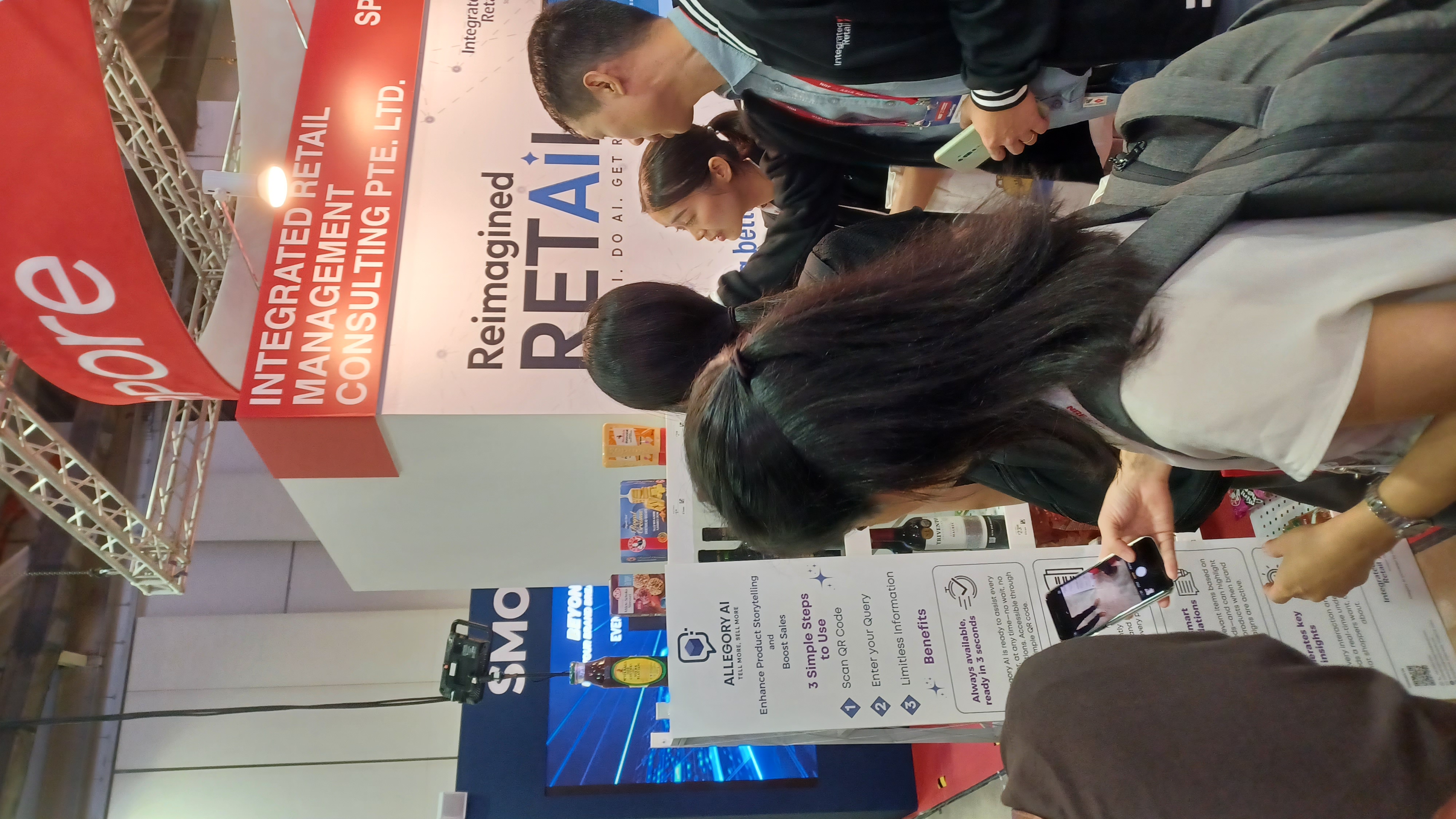NRF Attendees looking at Allegory AI 